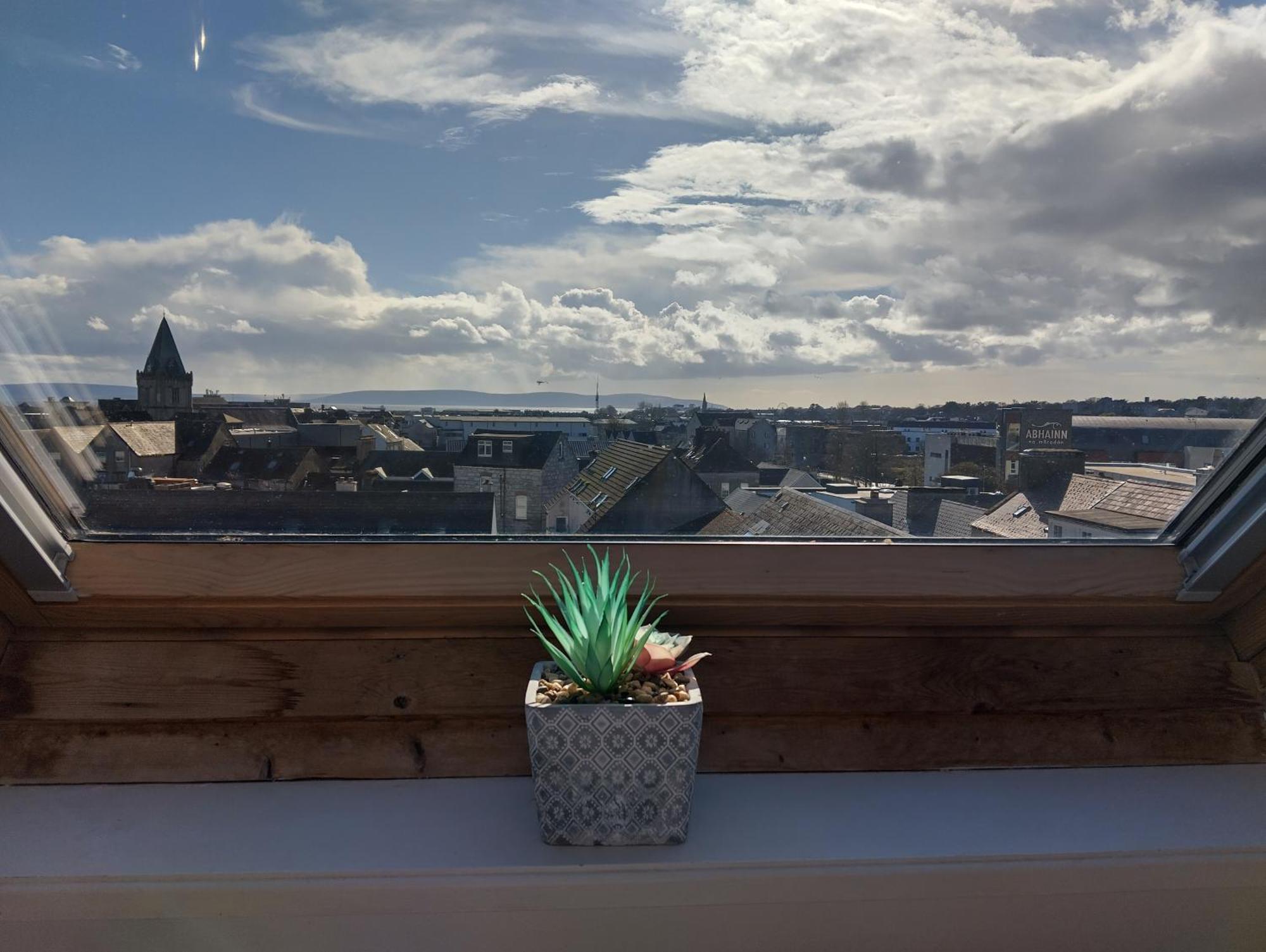 Heart Of City Centre Stunning View Galway Zewnętrze zdjęcie