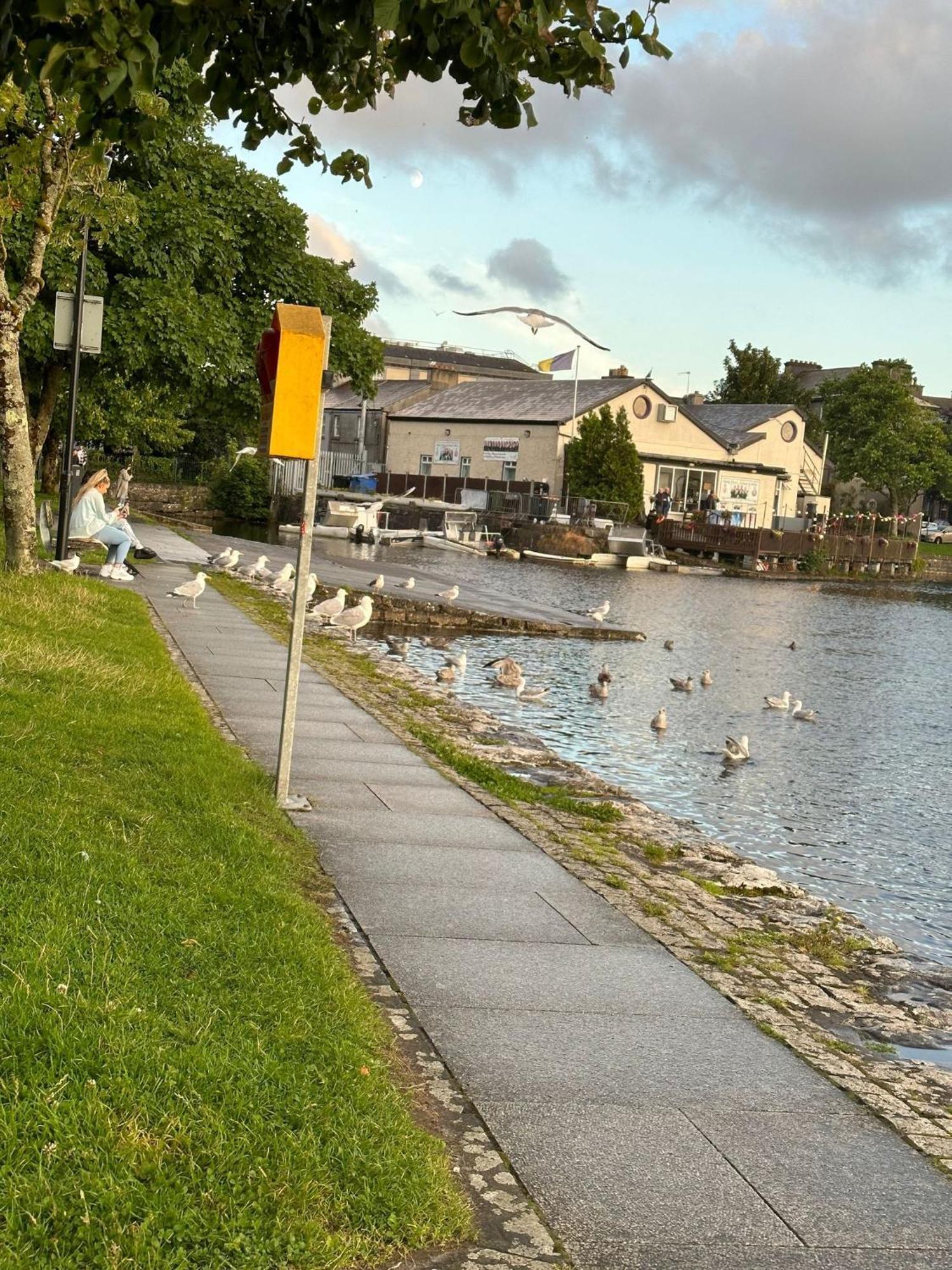 Heart Of City Centre Stunning View Galway Zewnętrze zdjęcie